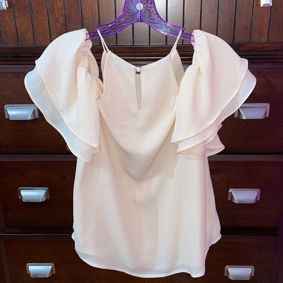 Peach Blouse 💕 - Picture 2 of 3